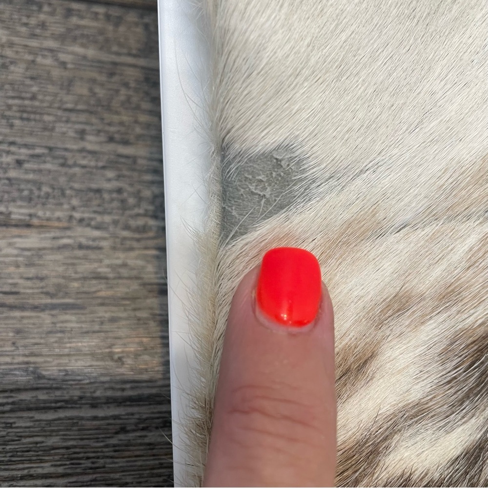 Farmhouse Frocks Fur Pouch.zip closure.genuine cowhide. Pre-owned. Worn area. - Picture 5 of 7